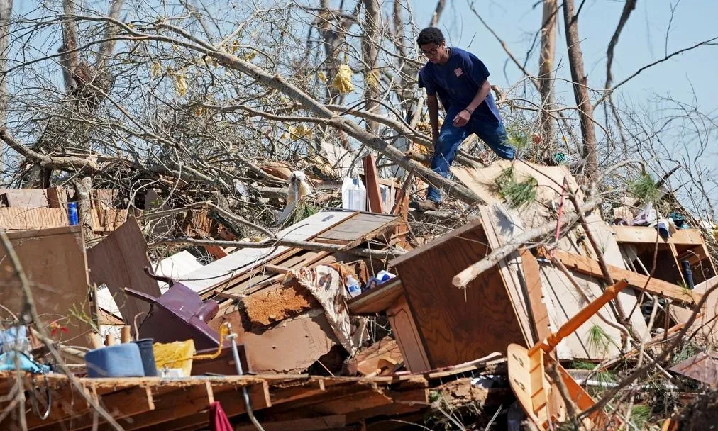ΗΠΑ: Τουλάχιστον 40 νεκροί από τους ανεμοστρόβιλους και τις καταιγίδες