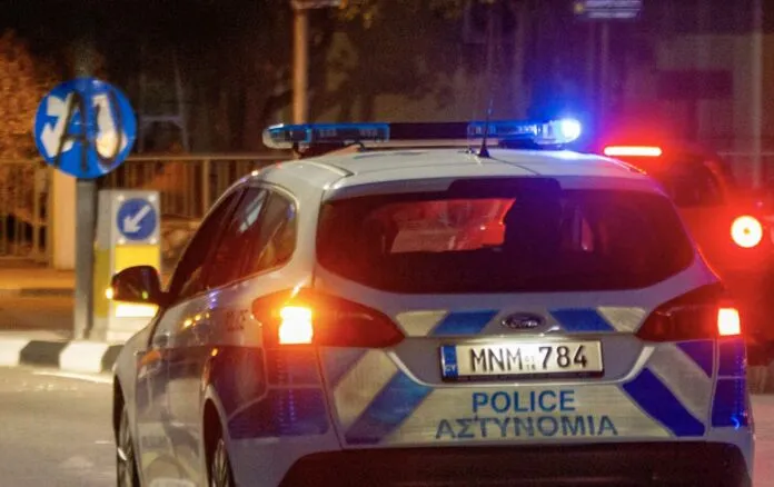 Λεμεσός: Ανήλικοι έκαψαν κάδους και έριξαν πέτρες σε αστυνομικούς-2 συλλήψεις