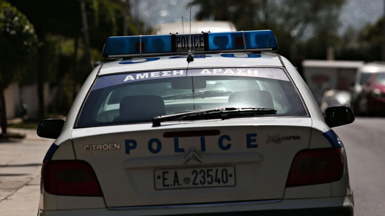 Θεσσαλονίκη: Συνελήφθησαν γονείς που κλείδωσαν νεογέννητο βρέφος στο μπαλκόνι και πήγαν για ύπνο (βίντεο)