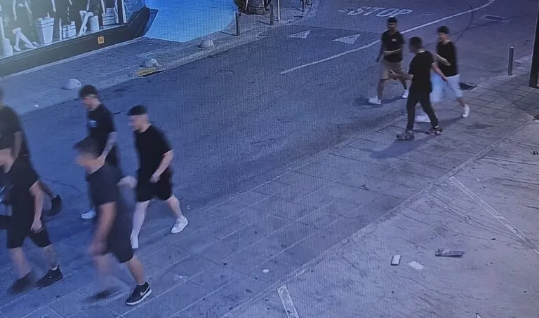 ΦΩΤΟΓΡΑΦΙΕΣ: Ψάχνουν άλλους επτά νεαρούς για την επίθεση στην Αγία Νάπα...