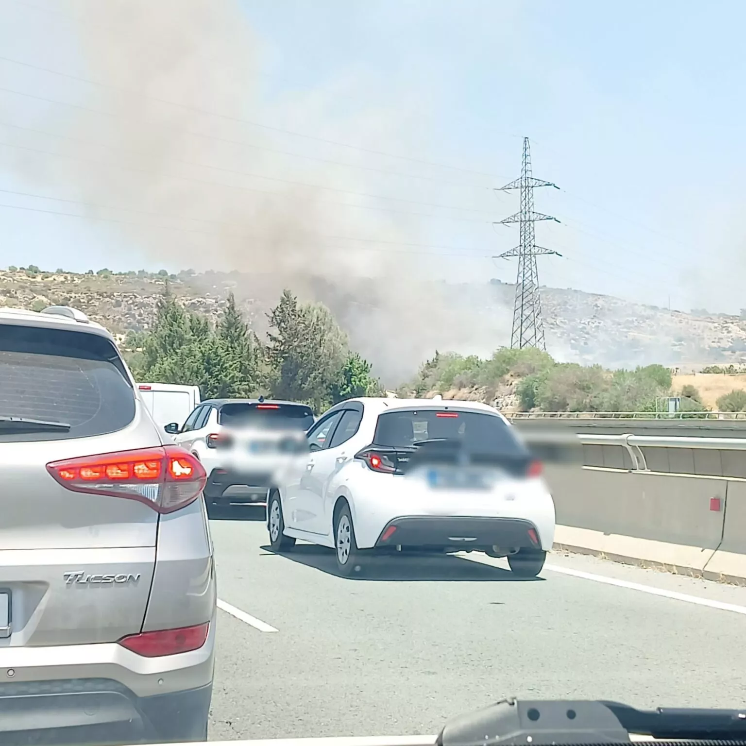 Διαχειρίσιμη η πυρκαγιά στη σήραγγα, ελέγχεται περιμετρικά και οριοθετείται – Ανοικτός ο αυτοκινητόδρομος