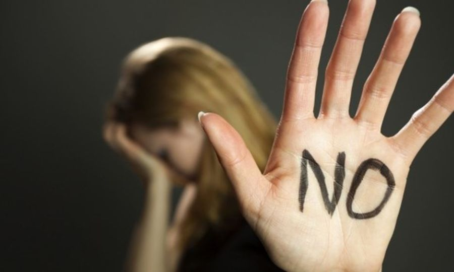 Υπόθεση σοκ: Ξυλοφόρτωσε την πρώην του και πρόταξε δεντροκοπτική μηχανή – Έκανε άνω κάτω και τον αστυνομικό σταθμό