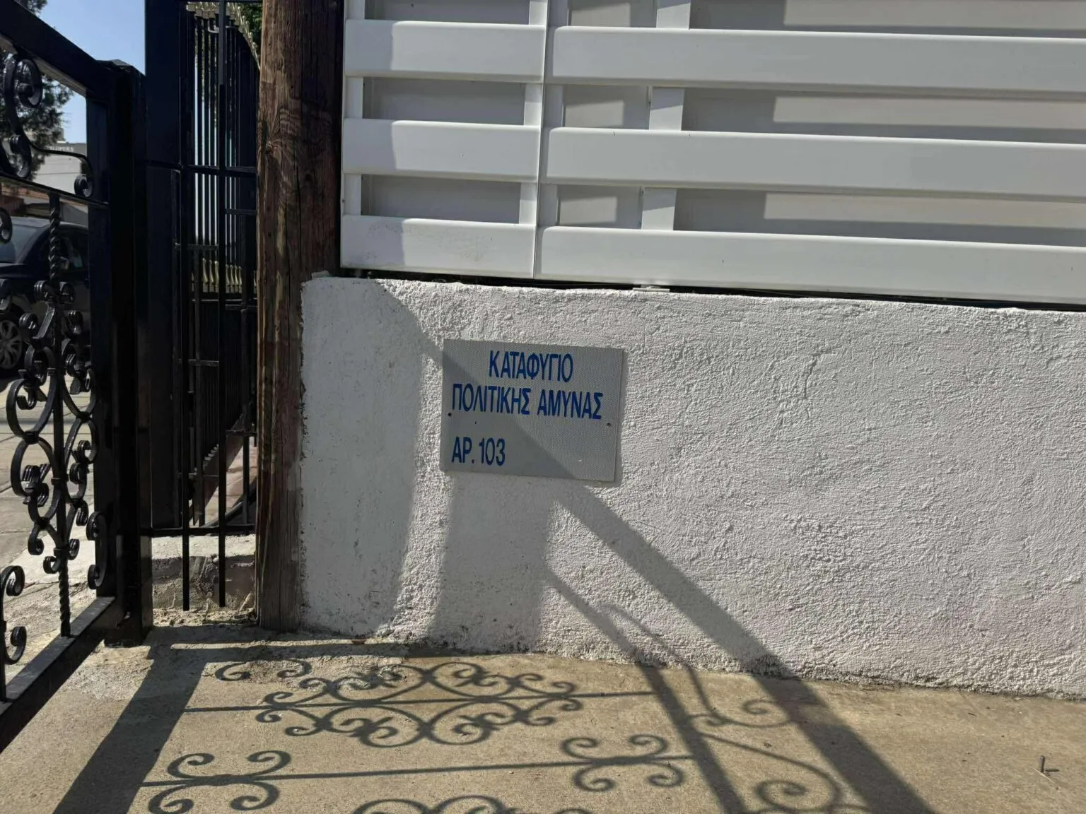 «Δεν έχουμε υπόγεια, τι πρέπει να κάνουμε;»: Χωρίς καταφύγια κοινότητες, σε απόγνωση οι πολίτες