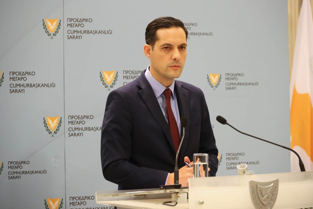 Πώς απαντά ο Κυβερνητικός Εκπρόσωπος για το σενάριο διαθεσιμότητας της αναπληρώτριας Διευθύντριας του ΥΠΑΜ