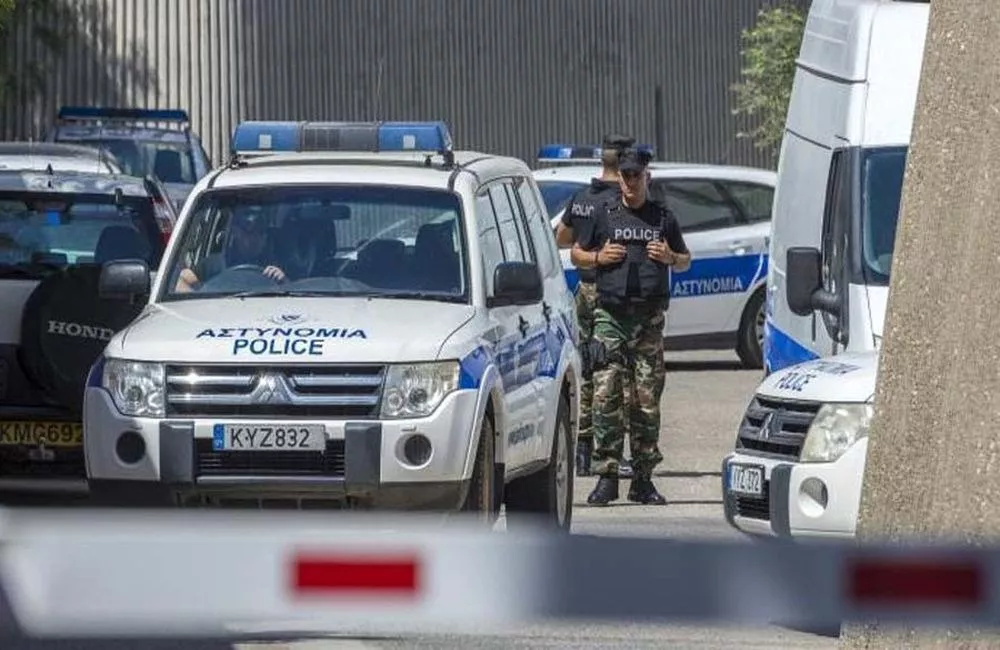 Έφοδος ΥΚΑΝ σε οικίες, καφενεία και περίπτερα: Εντόπισαν ναρκωτικά και πάνω από 41.000 ευρώ – Πέντε συλλήψεις