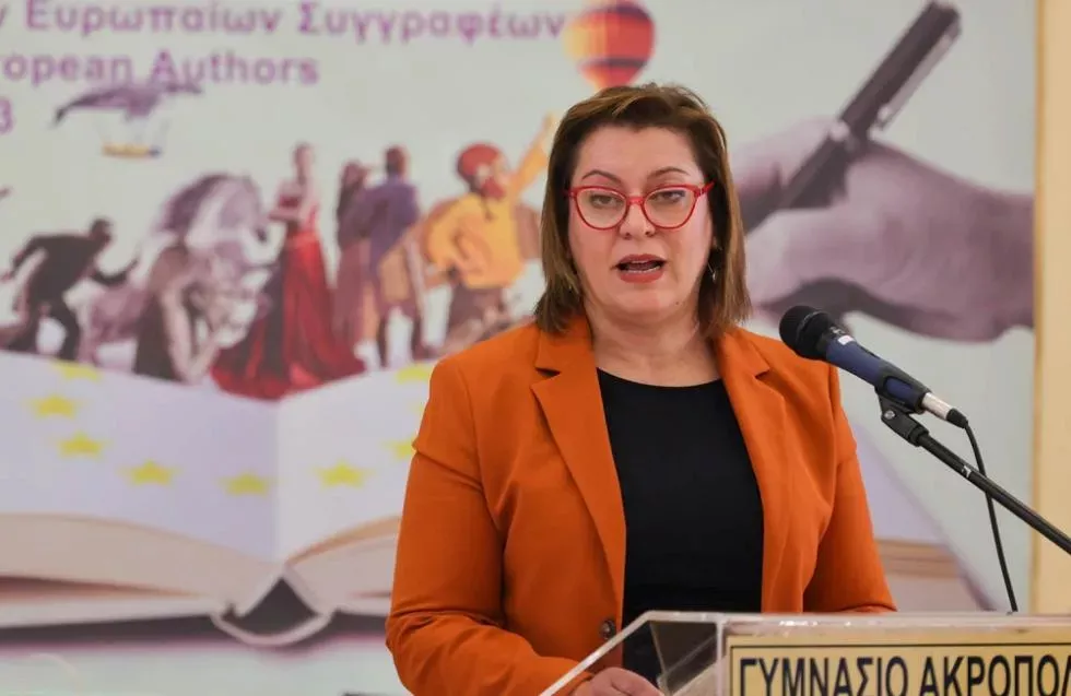 Υπουργός Παιδείας: Η πολιτική παιδεία πρέπει να ξεκινά από το σχολείο