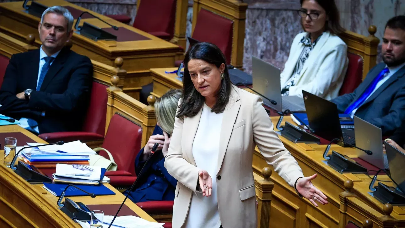 Ελλάδα: Ψηφίστηκε το εργασιακό νομοσχέδιο – Τι ισχύει για 13ωρο, 4ήμερη εργασία και άδειες