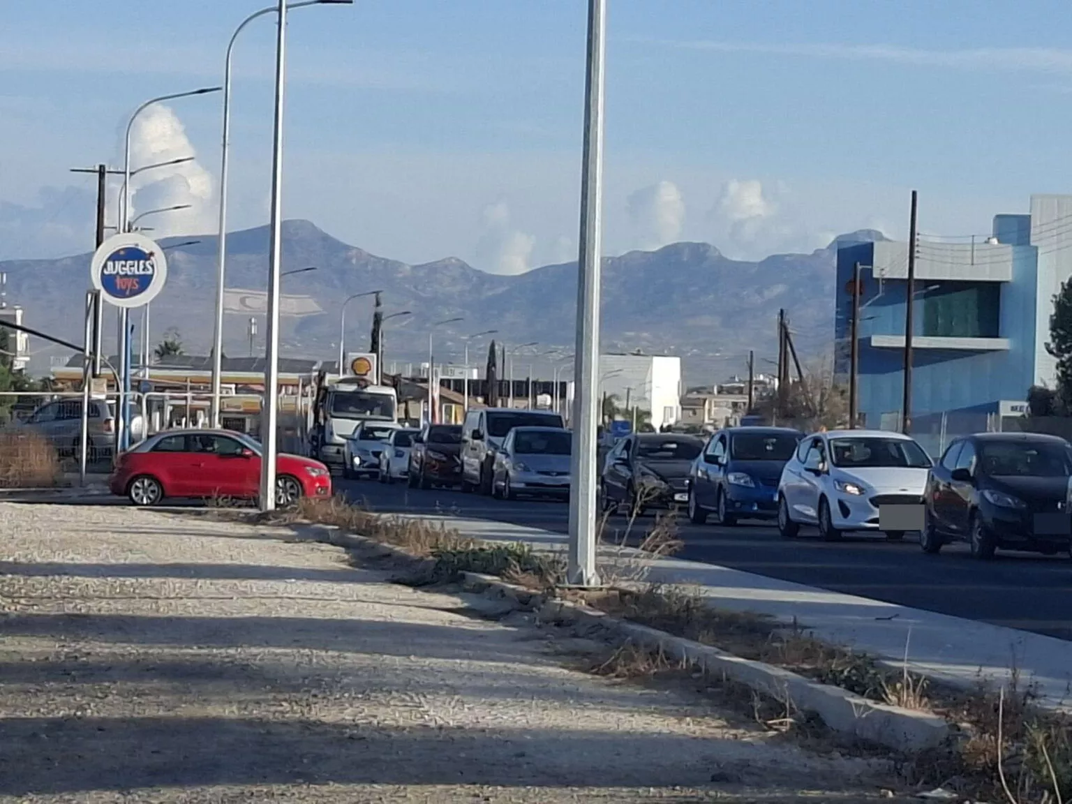 Ένα πρωινό στη λεωφόρο Τσερίου: Αφόρητη η κατάσταση για τους οδηγούς (εικόνες)