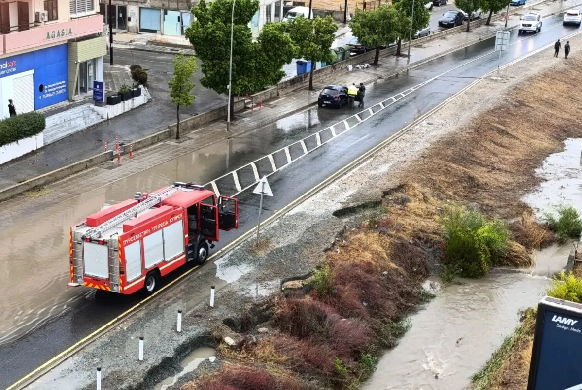 Προκάλεσε προβλήματα η κακοκαιρία, τρέχουν και δεν φτάνουν Πυροσβεστική και Πολιτική Άμυνα