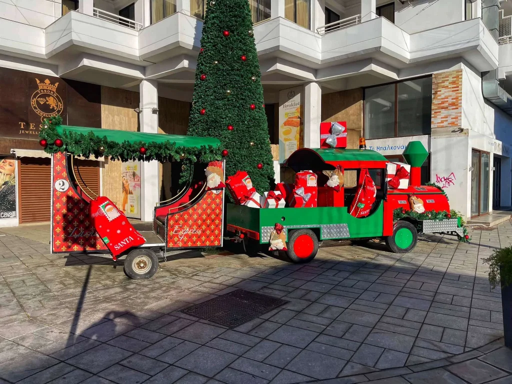 Άγνωστοι βανδάλισαν κι έκλεψαν μέρος του χριστουγεννιάτικου διάκοσμου Λάρνακας