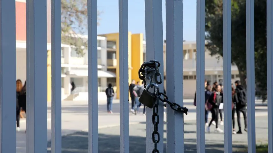 Ανήλικος λιποθύμησε έξω από σχολείο μετά από χρήση κάνναβης