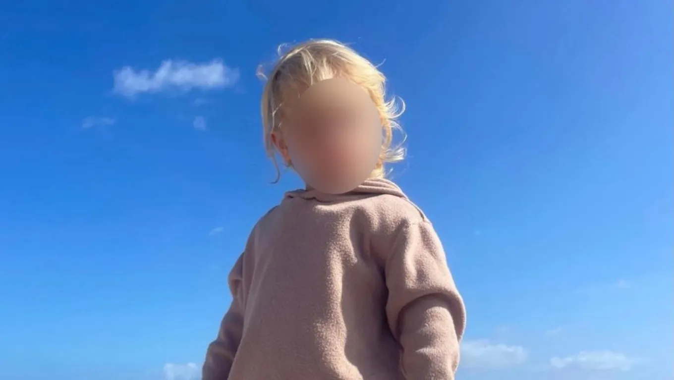 «Ήταν ατύχημα»: Τι λέει ο πατέρας του 2χρονου Λίο που κατασπαράχθηκε από πίτμπουλ