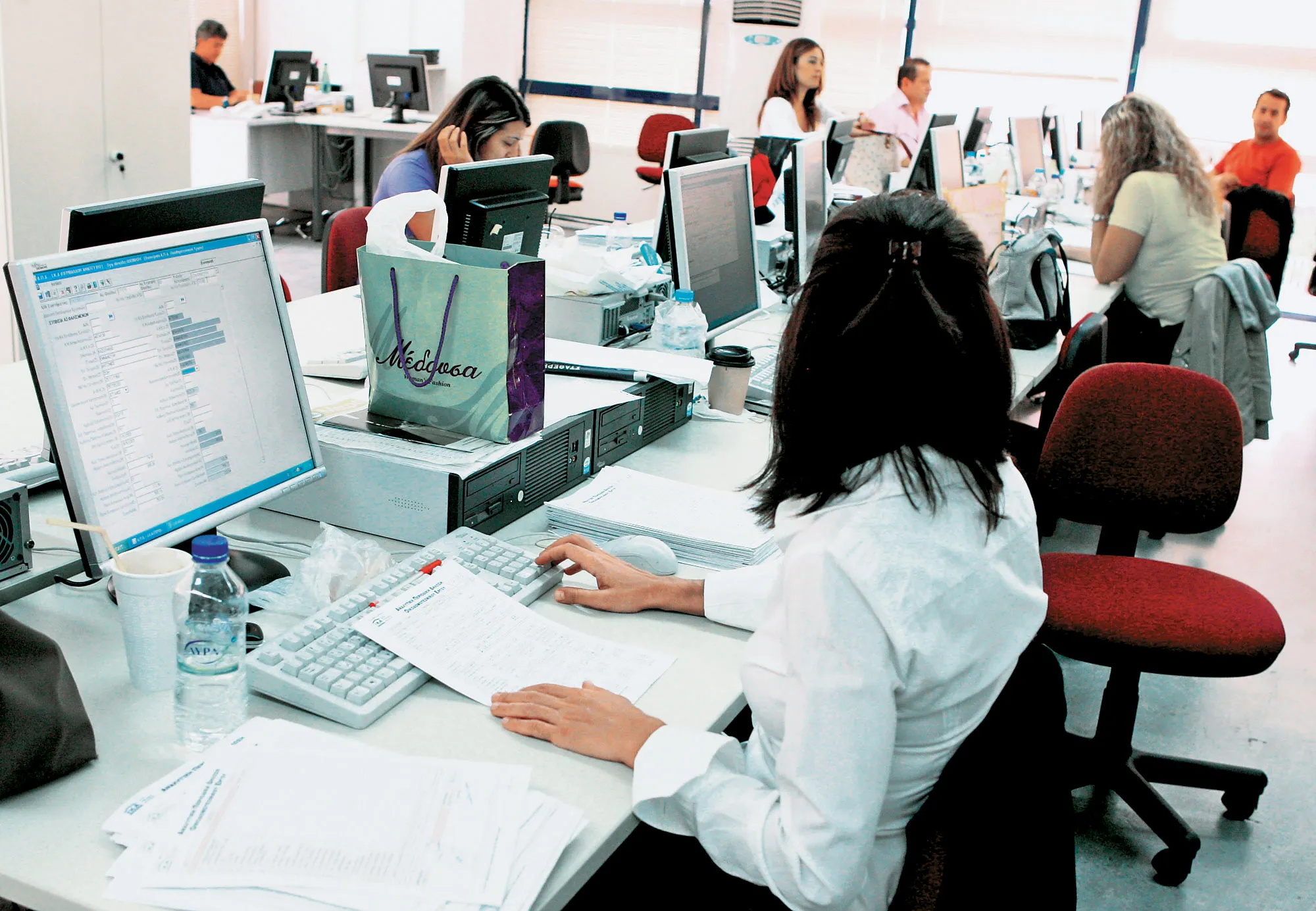 Πάνω από 55.000 οι εργαζόμενοι στην κυβέρνηση