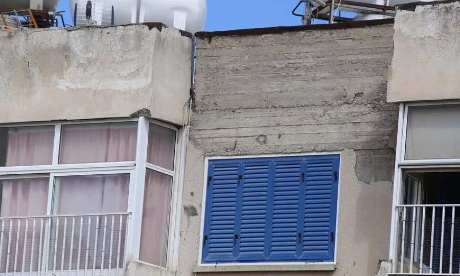 Ειδικές καρέκλες σε κλιμακοστάσια προσφυγικών πολυκατοικιών – Εφαρμόζεται πιλοτικά η πρόταση