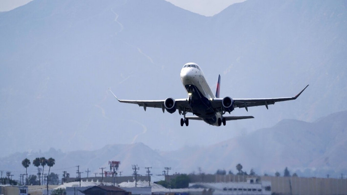 Ανησυχία για παράνομες πτήσεις πάνω από την ελεύθερη Λευκωσία – Η πολιτική αεροπορία εξηγεί τι συνέβη