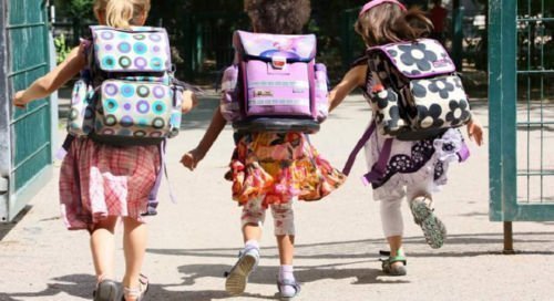 Πως απαντά η Διευθύντρια των ΥΚΕ για το παιδί που εκλιπαρούσε να του ανοίξουν στη δομή φιλοξενίας