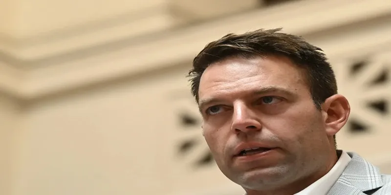 &Kappa;&alpha;&sigma;&sigma;&epsilon;&lambda;ά&kappa;&eta;&sigmaf;: &Mu;ό&nu;&omicron;&sigmaf; &delta;&rho;ό&mu;&omicron;&sigmaf; &eta; &pi;&alpha;&rho;&alpha;ί&tau;&eta;&sigma;&eta; &Chi;&rho;&iota;&sigma;&tau;&omicron;&delta;&omicron;&upsilon;&lambda;ί&delta;&eta; - &Sigma;&tau;&eta;&rho;ί&zeta;&omega; &Alpha;&Lambda;&Mu;&Alpha;